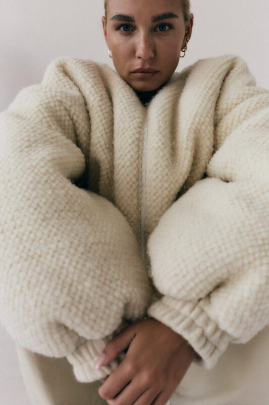 wełniana kurtka typu bomberka