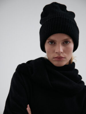 czapka z wełny merino BREA black