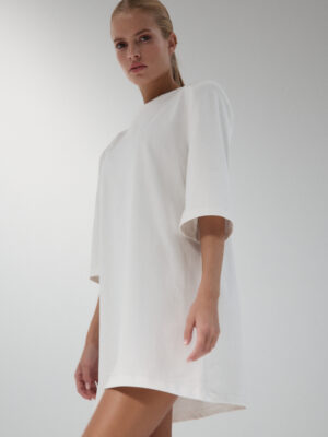 sukienka krótka z poszerzoną linią ramion AYA off-white