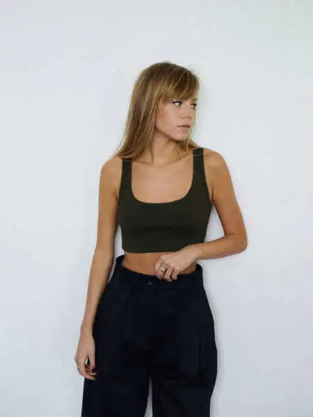 zielony tank top cropped MUUV