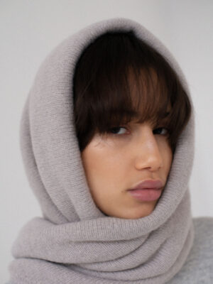 wiązana balaclava z puchatej wełny FLOA beige