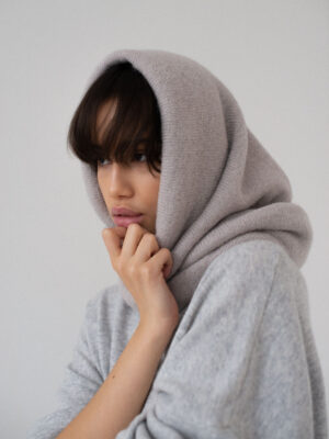 wiązana balaclava z puchatej wełny FLOA beige