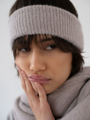 opaska z puchatej wełny FLOA beige