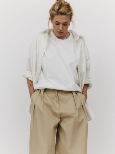 Jasne spodnie MUUV z wysokim stanem