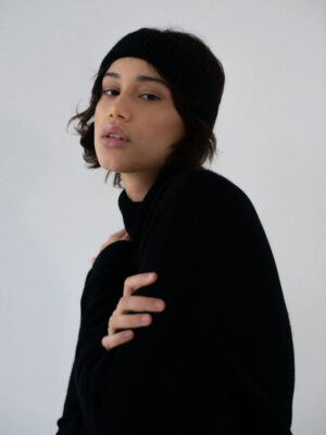 opaska z puchatej wełny FLOA vintage black