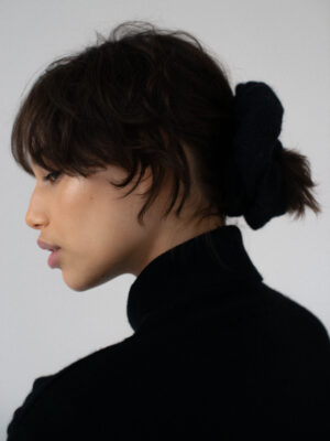 scrunchie z puchatej wełny FLOA vintage black