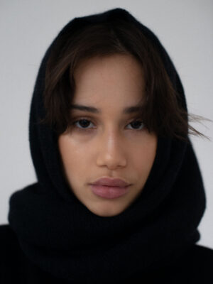 wiązana balaclava puchata FLOA vintage black