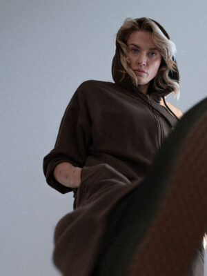 rozpinana bluza oversize typu baloon sleeve z kapturem LE PUMP cocoa brown