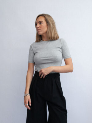 bluzka z dopasowanym rękawem BASIC grey