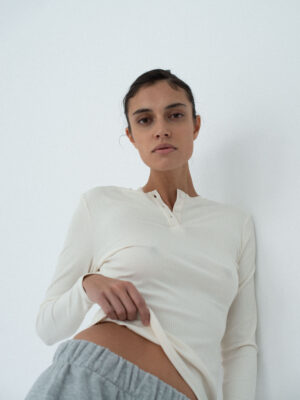 longsleeve slim fit z guzikami RIBE ecru