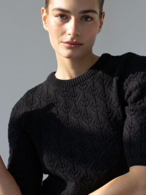 wełniany sweter ażurowy z krótkim rękawem PARR black