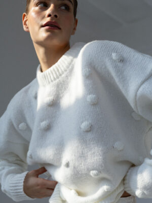 wełniany sweter oversize z wypustkami MONO off-white