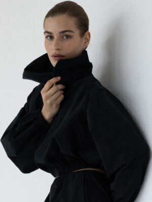 wiatrówka z chrupiącej bawełny z kołnierzem typu funnel FEE vintage black