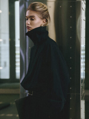 wiatrówka z chrupiącej bawełny z kołnierzem typu funnel FEE vintage black