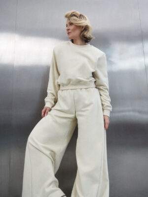 bluza typu cropped z poszerzoną linią ramion LE PUMP buttermilk