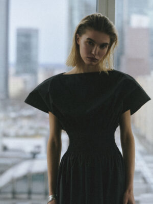 krótka sukienka z paskiem z chrupiącej bawełny MIEL black