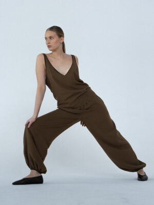 spodnie typu jogger DUE dark chocolate