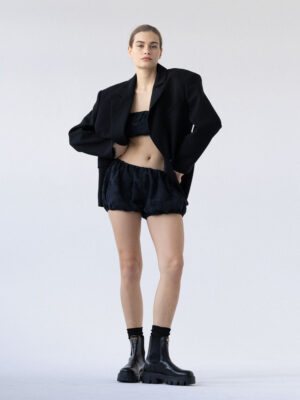 krótkie spodenki typu bloomers ze strukturalnej tkaniny MARSH black