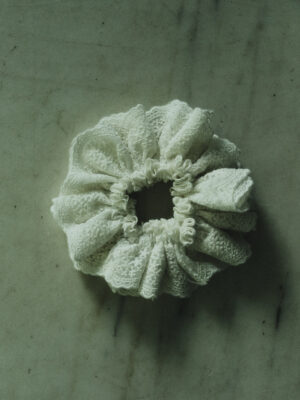 scrunchie MUUV x Marieta Żukowska - z koronki NORE off-white